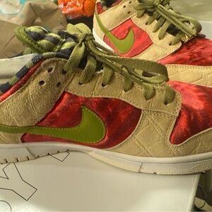New Men’s Custom Nike Sneakers with Red and Green Accents…Size 11